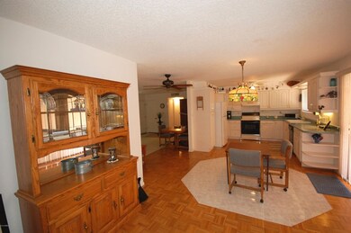 Kitchen dining