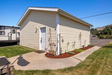 7550 Hilyard Ave, Klamath Falls, OR 97603 - photo 4