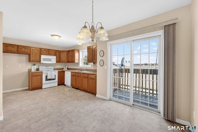 174 Stonefield Dr unit 36, Waterbury, CT 06705 - photo 4