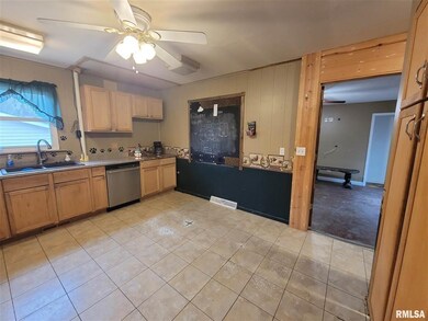 1518 Spring St, Davenport, IA 52803 - photo 5