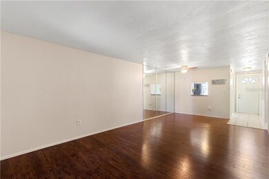 Living/Dining room area overview!!!!!!!!! Wood lam