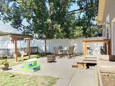 1002 5th Street West 12<|><|>