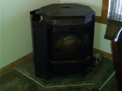 41 Berkshire St, Ludlow, MA 01056 - photo 5