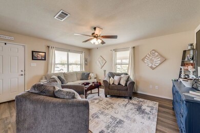 319 Candlewood Cir, Gainesville, TX 76240 - photo 5