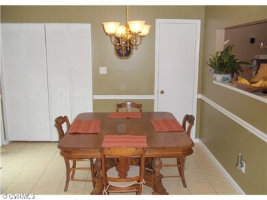 Breakfast Nook - Breakfast area that leads to the 