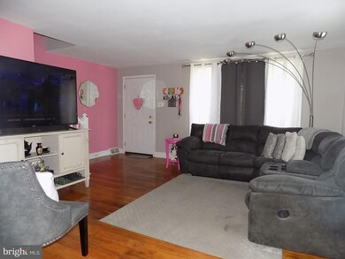 152 Earl Ln, Hatboro, PA 19040 - photo 4