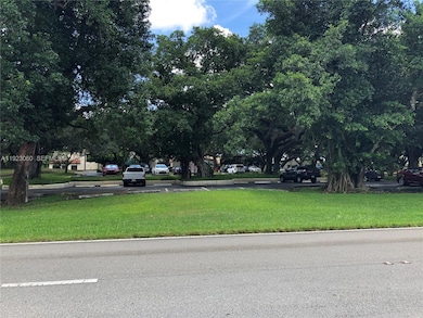 9441 Evergreen Place unit 301, Davie, FL 33324 - photo 4