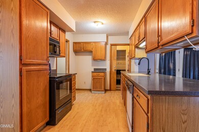 511 8th Avenue - MLS Size-16