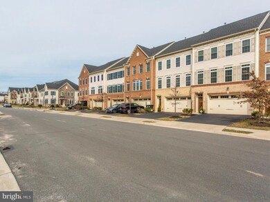 42534 Pine Forest Dr, Chantilly, VA 20152 - photo 2