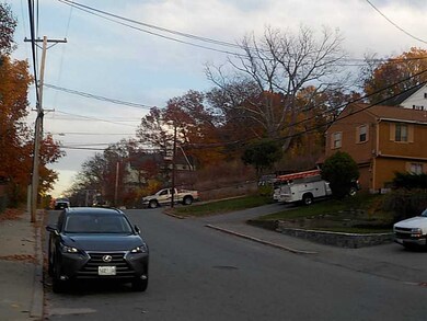 576 Bernon St, Woonsocket, RI 02895 - photo 3