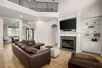 Living room with a fireplace with flush hearth, l