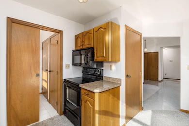 008_59_E 1235 Langland Dr-010