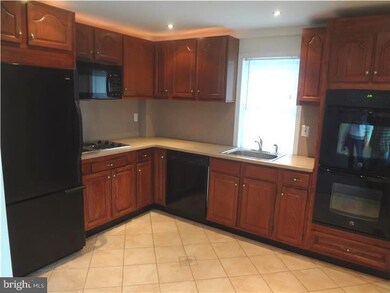 225 S Line St, Lansdale, PA 19446 - photo 4