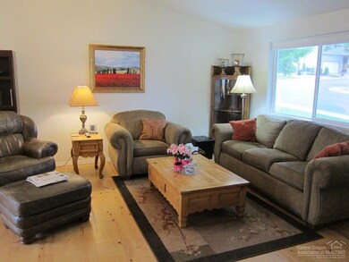 3477 SW Reindeer Ave, Redmond, OR 97756 - photo 2