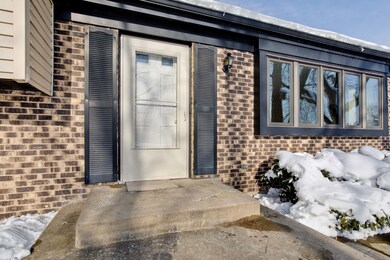 866 Camelot Dr, Crystal Lake, IL 60014 - photo 5