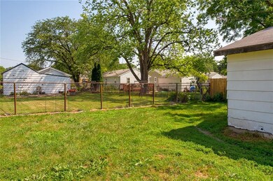 2906 Mahaska Ave, Des Moines, IA 50317 - photo 6