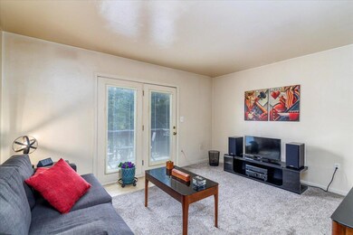 06-6 2840 Colonial Ave SW Unit A-14-8484