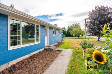 515 Third St, Sumas, WA 98295 - photo 3