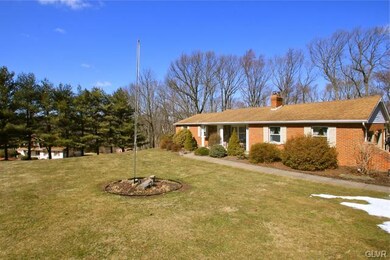 8483 Dogwood Dr, Coopersburg, PA 18036 - photo 6