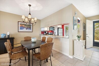 05_1501WWaterSt_Unit42_369001_DiningRoom