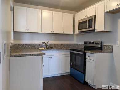 713 L St, Sparks, NV 89431 - photo 4