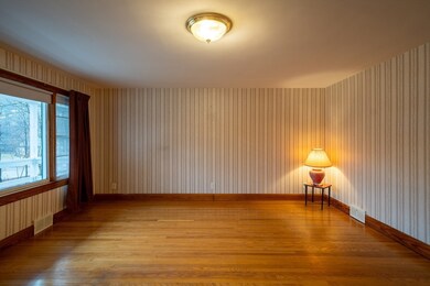 214 Douglas St, Uxbridge, MA 01569 - photo 4