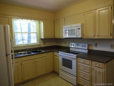 127 Atwood Dr, Hendersonville, NC 28792 - photo 4