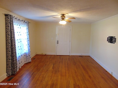 104 E Edgecombe St, MacClesfield, NC 27852 - photo 5