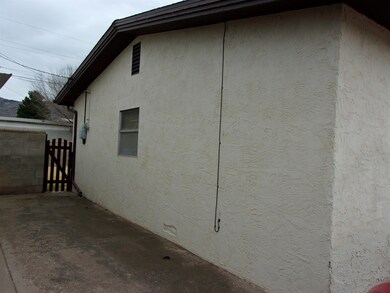 2404 Baylor Ave, Alamogordo, NM 88310 - photo 3
