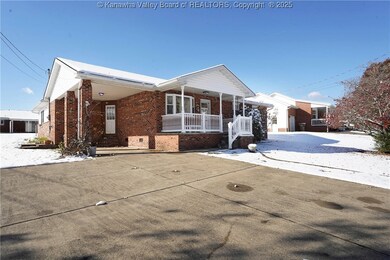 305 W Fir St, Eleanor, WV 25070 - photo 3