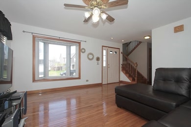 1811 Cambridge Dr, Carpentersville, IL 60110 - photo 2