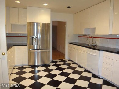 5805 Tudor Ln, Rockville, MD 20852 - photo 4