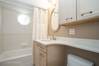 135 E Grantley Ave, Elmhurst, IL 60126 - photo 2