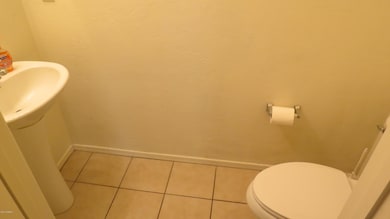 1/2 Bathroom