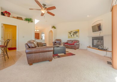 004_Living Room