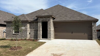 1004 Barton Dr, Ennis, TX 75119 - photo 5