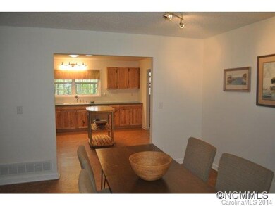 Dining to Kitchen