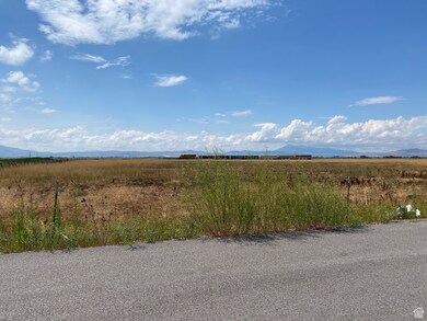 400 W 3200 N, Hyde Park, UT 84318 - photo 2