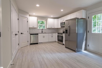 121 A & B Brookmeade Dr, Anderson, SC 29621 - photo 2