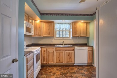 865 Jacks Ln, Orwigsburg, PA 17961 - photo 3