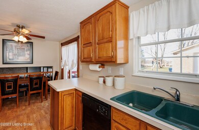 8800 Old Ironsides Dr, Louisville, KY 40228 - photo 7