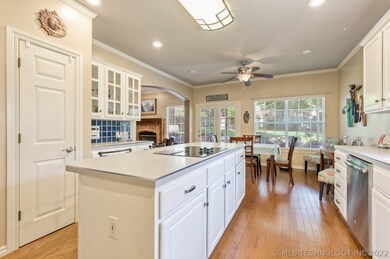 Lots of storage options in this kitchen!