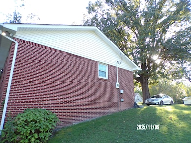 186 N Forrest Ave, Camden, TN 38320 - photo 6