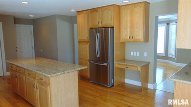 5410 N Castleberry Dr, Peoria, IL 61615 - photo 6