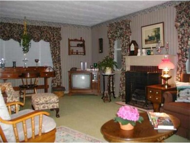 929 Berkshire Ave, Indian Orchard, MA 01151 - photo 6