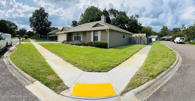 8427 Winter Berry Rd, Jacksonville, FL 32210 - photo 3