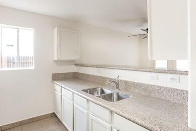 1346 W Apache St-7