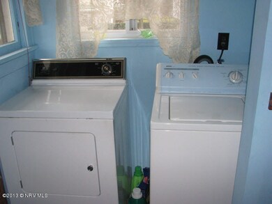 152 Maple St, Pulaski, VA 24301 - photo 7