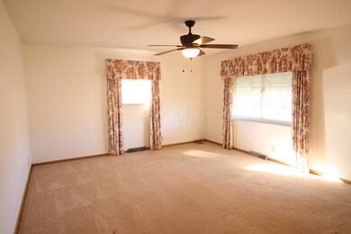 2684 Thorndale-living room 3