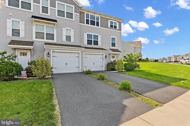 402 Smokering Dr, Robesonia, PA 19551 - photo 3